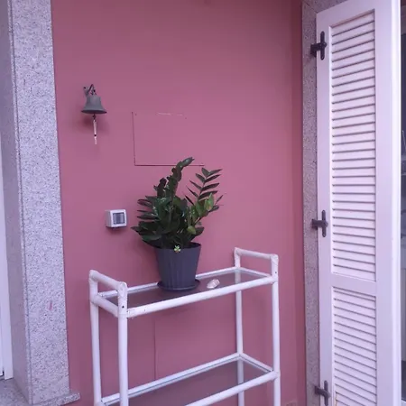Domus Oriens - Monolocale Con Giardino, No Fornelli بيت ضيافة