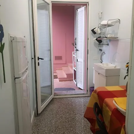 Domus Oriens - Monolocale Con Giardino, No Fornelli