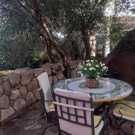 Domus Oriens - Monolocale Con Giardino, No Fornelli بيت ضيافة 4*