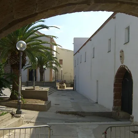 Domus Oriens - Monolocale Con Giardino, No Fornelli 4*